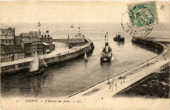 Dieppe-L'Entrée des Jetées à Dieppe