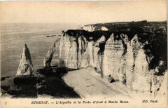 L'Aiguille et la Porte d'Aval à Marée Basse à Étretat