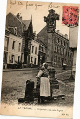 Le Treport-Treportaise a la croix de gres au Tréport