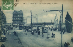 Le Treport - Les quais vers la jetée au Tréport