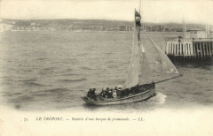 Le Treport - Rentrée d'une barque de promenade au Tréport