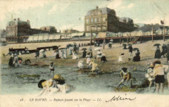 Le Havre - Enfants jouant sur la Plage au Havre