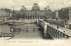 Le Havre - La Bourse et la Passerelle au Havre