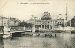Le Havre - La Bourse et la Passerelle au Havre