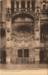 Gisors - La Cathedrale-Le Portail principal à Gisors