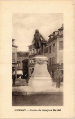 Bernay - Statue de Jacques Daviel à Bernay
