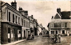Damville Rue de Verdun et Place de la Halle