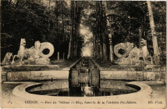 Vernon - Parc du Chateau de Bizy Cascade de la Fontaine Penthiévre à Vernon