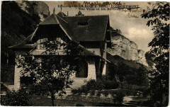 Environs de la Roque - Ecorchemont - Une Villa et les Rocher