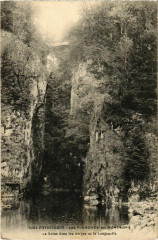 Les Plaches en Montagne- La Saine dans les Gorges France