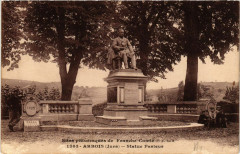 Arbois Statue Pasteur à Arbois
