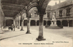 Besancon Palais et Statue Granvelle France à Besançon