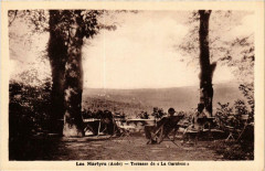 Carte postale ancienne Les Martyrs Terrasse de La Garnison
                                