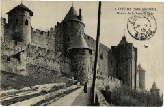 La Cité de Carcassonne-Montée de la Porte d'Aude à Carcassonne