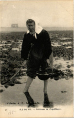 Ile-de-Re - Pecheuse de Coquillages