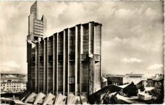 Royan - L'Eglise Notre-Dame Coté Nord et le Portail Ouest . à Royan