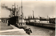 La Pallice - Le Port Sortie d'un Paquebot