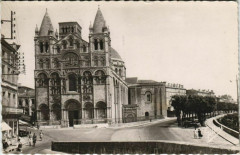 Angouleme- Cathedrale Saint Pierre France à Angoulême