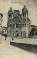 Angouleme- Facade de la Cathedrale France à Angoulême