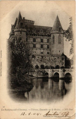 La Rochefoucould (Charente) - Chateau Ensemble sur la Riviere