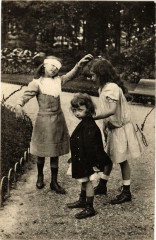 Paris les enfants dans les Bois à Paris