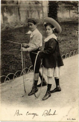 Paris les enfants dans les Bois à Paris