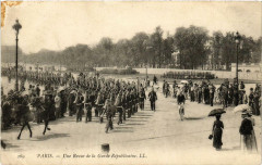 Paris Une Revue de la Garde Républicaine -
																					75000 Paris
																			
