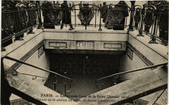 Paris La grande Crue de la Seine. Entrée de la Station du Métro -
																					75000 Paris
																			