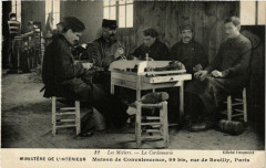 Carte postale ancienne Maison de Convalescence - rue de Reuilly - Les Métiers - La Cordonnerie
                                                                     à Paris 12e
                                