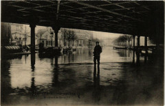 Carte postale ancienne Inondations 1910 - Boulevard de Bercy
                                                                     à Paris 12e
                                