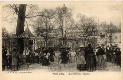 Paris Vécu. Aux Champs-Elysées à Paris