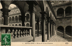 Paris (4e) Hotel Dieu. Perron de la cour d'honneur -
																					75004 Paris 4e
																			