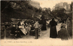 Carte postale ancienne Le Square Saint-Pierre
                                                                     à Paris 18e
                                