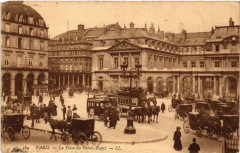 Paris (1e) La Place du Palais Royal à Paris 1er