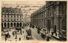 Paris (1e) Rue de Rivoli. vue prise de la Place du Palais-Royal à Paris 1er