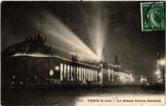 Paris (8e) la nuit. Le Grand Palais illumine à Paris 8e