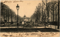 Carte postale ancienne Square de Vaugirard
                                                                     à Paris 15e
                                
