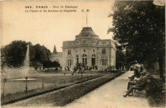 Carte postale ancienne Bois de Boulogne - Le Palais et les Jardins de Bagatelle
                                                                     à Paris
                                