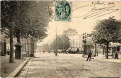 Carte postale ancienne Bois de Vincennes - Porte Dorée
                                                                     à Paris 12e
                                
