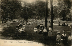 Carte postale ancienne La Pelouse de la Muette
                                                                     à Paris
                                