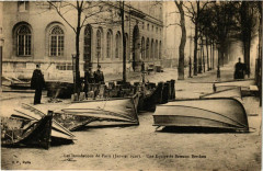 Paris Les Inondations 1910 Une Equipe de Bateaux Berthon -
																					75000 Paris
																			