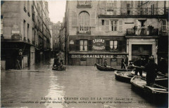 Paris La Grande Crue de la Seine 1910 Quai des Grands Augustins à Paris
