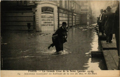 Paris La grande Crue de la Seine 1910 Rue du Bac à Paris