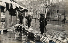 Paris La Grande Crue de la Seine 1910 Passerelle Avenue Rapp -
																					75000 Paris
																			