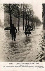 Paris La Grande Crue 1910 Boulevard Saint-Germain à Paris