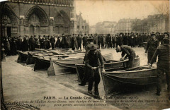 Paris La Grande Crue de la Seine 1910 Au parvis de N - D à Paris