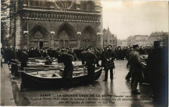 Paris La Grande Crue de la Seine 1910 Au parvis de N - D à Paris