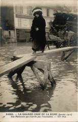 Paris La Grande Crue 1910 Une Parisienne à Paris
