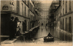 Paris Inonde 78 La rue de Poitiers au Fb Saint-Germain à Paris