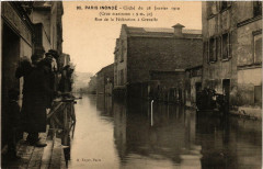 Carte postale ancienne Paris inondé - Cliché du 28 Janvier 1910 - Rue de la Fédération à Grenelle
                                                                     à Paris 15e
                                